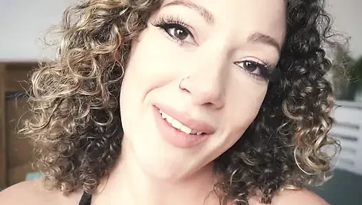 Seni götüme ekleyerek: minik kadın dev bir kadının parçası oluyor