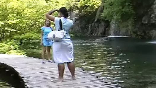 Çarpıcı Alman lezbiyenler hoş onların pussies üzerinde the plaj