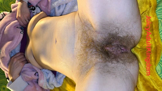 Büyük bir vibratörle kendimi sikmek için büyük bir arzuyla uyandım