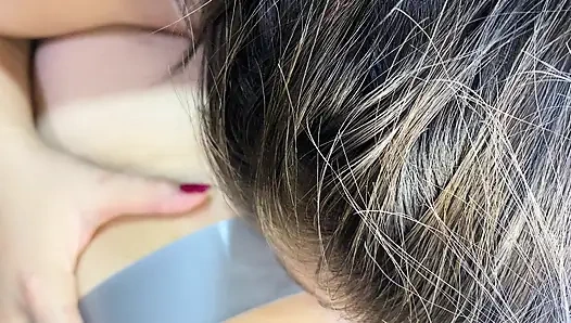 Kız arkadaşımın götünü çok sert emmeyi seviyorum