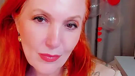 50'den Fazla Erotik Oyun Üzerinde Zarif Olgun Kızıl Saçlı Kız.