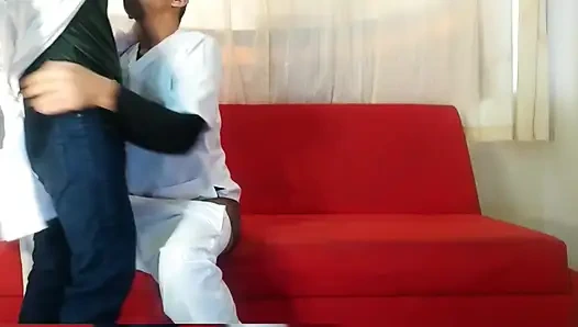 Beklenmedik dokunma muayenesi: Görevdeki hemşire beni heyecanlandırdı ve gizleyemedim 3