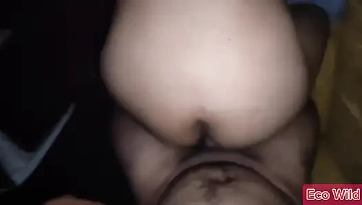 Asyalı amatör çift seks gezisi amcık sikiyor