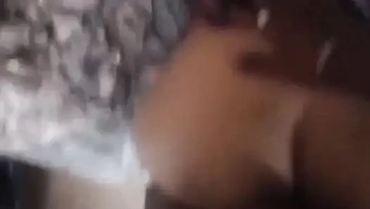 Ev sahibinin üvey kızı odama giriyor