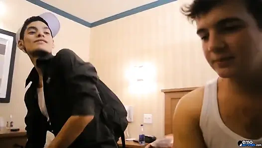 Bir arkadaşla ribaundda