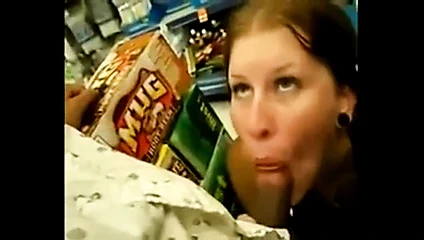 Alkolsüz içecek koridorunda amatör oral seks