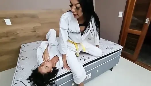 Judoka ile dövüş - Izabella Paes ve Nataly