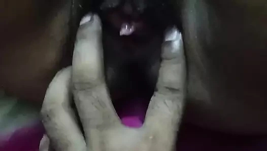 Riya yenge parmaklıyor