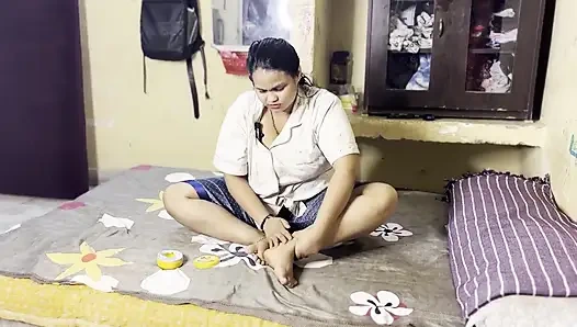 Üvey ablam bana kızgın bütün gece tek bir yatağı paylaştık tam Hintçe viral video