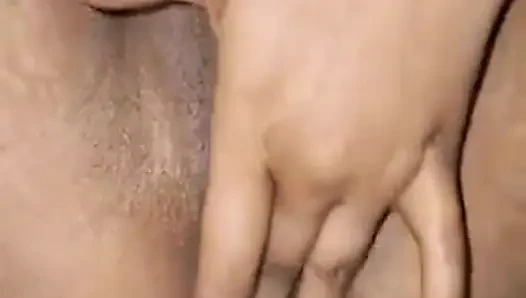 Tombul evli kadın parmaklıyor