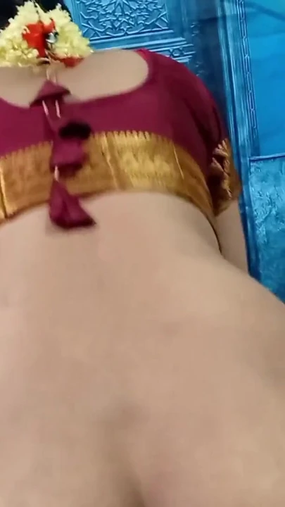 Падающий по челюсти момент из "Очень красивая тамильская бхабхи была голодна по большому члену"