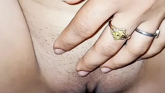 Küçük yarak vajinanın derinliklerine inmiyor ve orgazm getirmiyor sadece hayal kırıklığı