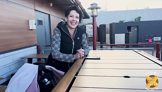 Camille ve Lyia güzel bir şey paylaşıyorlar!