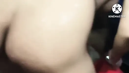 Yenge ayakta iyi pozisyonda işiyor ve viral video