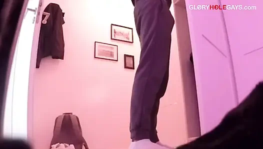 Duvar deliğinde heteroseksüel yarak - boşalana kadar dilli