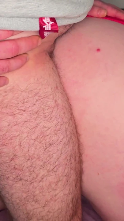 İlk kez büyük bir penis yerleştirebilmek için götümü dilate etmek zorunda kaldım - üvey anne | Klip 2