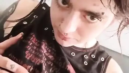 Yeni bir kız arkadaşım var...