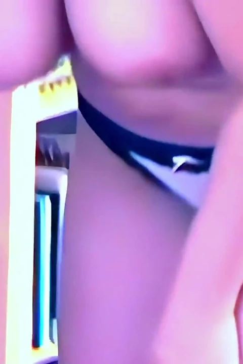 Samantha Buxton'ın rol aldığı kitaplık
