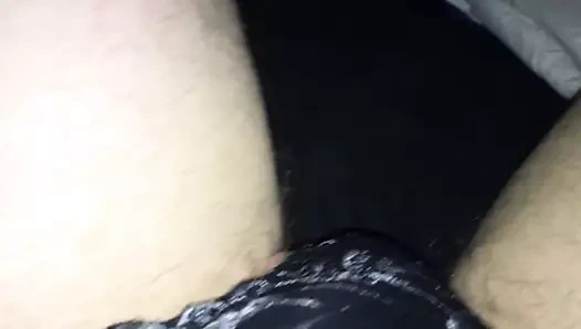 karısının iç çamaşırını giymek