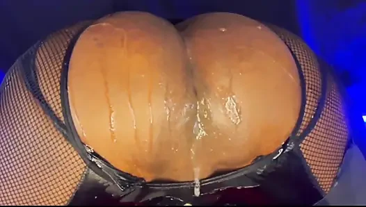 Yağlanmış götüme mastürbasyon