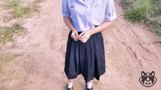 Melon Ice - Taylandlı öğrenci ormanda açık havada