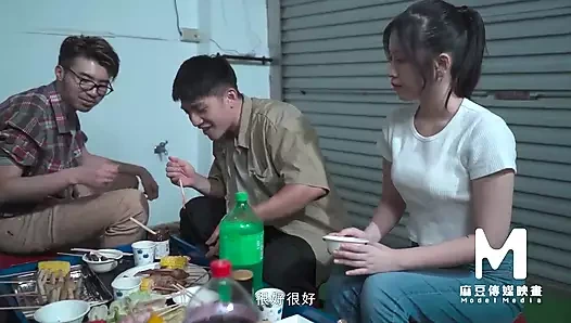 Model TV-Ay Festivali'nde grup seks partisi