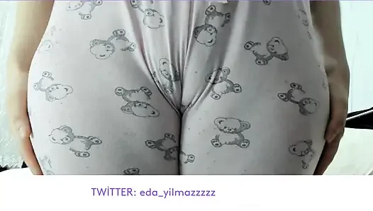 CAMELTOE- MASTURBATE WITH PAJAMAS- RUBBING PUSSY WITH PAJAMAS