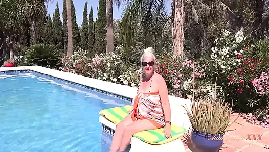 Auntjudysxxx - havuzda ateşli olgun orta yaşlı seksi kadın Maggie Moon ile tanışıyor