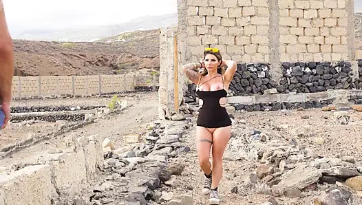 Lily Veroni herkesin içinde yarak emiyor