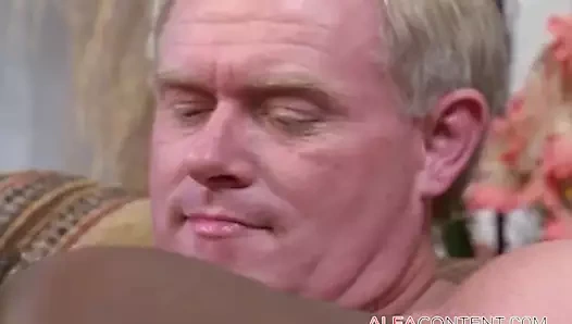 Abanoz model olgun fotografçı tarafından becerdin