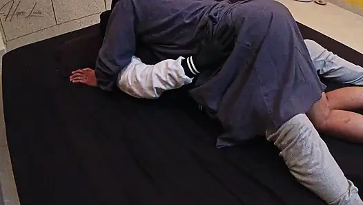 Seksi tesettürlü kadınlar kocası gelmeden önce beni odasında zengin sikiyor