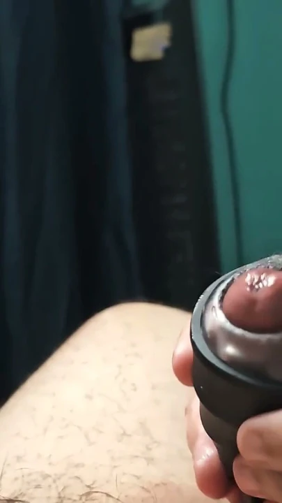 Vibratörlü oyuncak kocasının yarağıyla mastürbasyon yapıyor | Klip 2