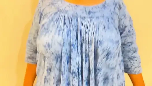 Adam ev hanımının odasına giriyor ve onu bağlamaya çalışıyor, ama ateşli ev hanımı onu yakaladı ve ellerini bağladı, sonra sikti - kovboy kız