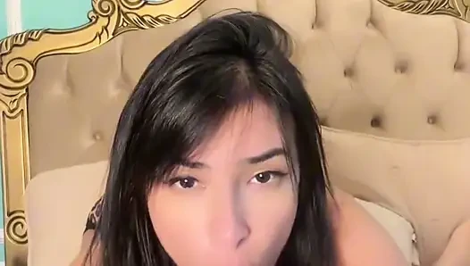 Emanuelly Raquel sert bir emiyor, bayılıyorum