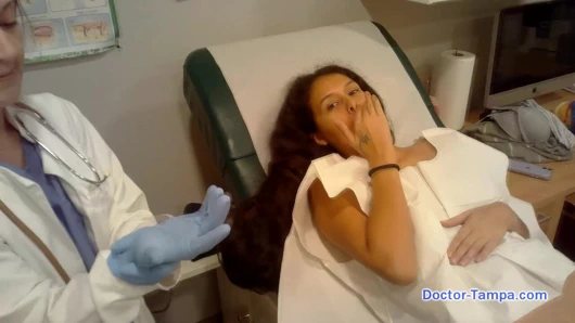 Doktor Tampa ol, doktor Stacy Shepard'ın isteği üzerine ikinci bir fikir vermek için tamamen çıplak melek santana'ya gir!