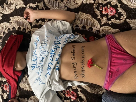 Hintli üniversiteli kız erkek arkadaşıyla otelde buluşuyor ve tam romantizm