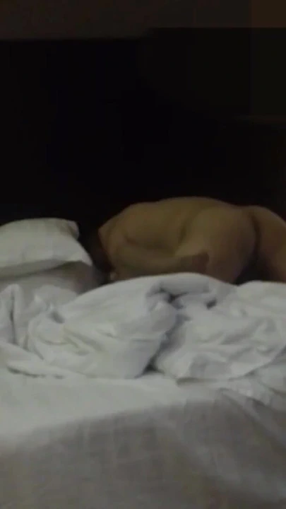 "Üvey babam beni tekrar sikiyor..."