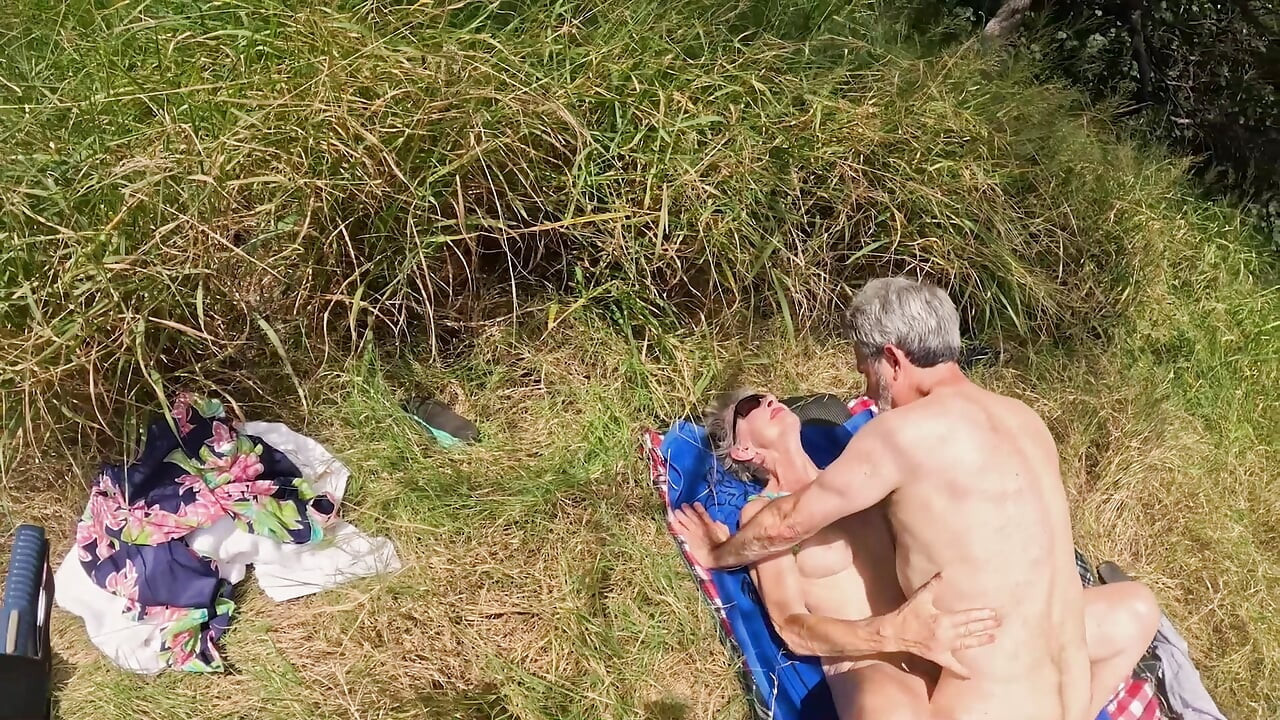 Hawaii'de plajda (veya yakınında) seks