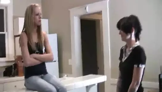 Femdom kara bayan lexi'nin richelle ayaklarını fahişelik yaptığında