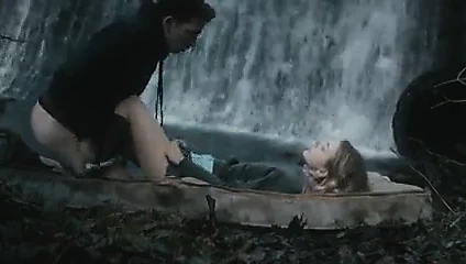 hannah murray - köprü 01