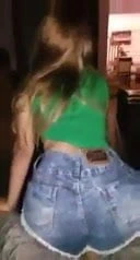 Branquinha dando de Shortinho