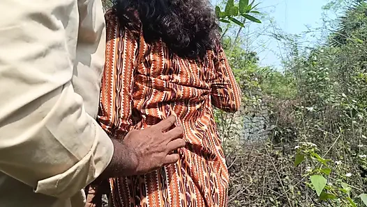 College couples enjoying outdoor fucking