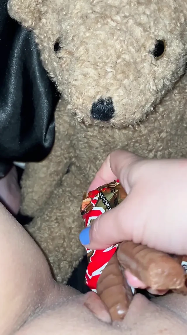 CAPPUCCINO COFFEE&TWIX CHOCOLATE IN MY 18 YO VIRGIN PINK TIGHT PUSSY- KINKY FOOD FETISH LONG PORN-GIRL MASTURBATE&MOAN- SAUDI AM