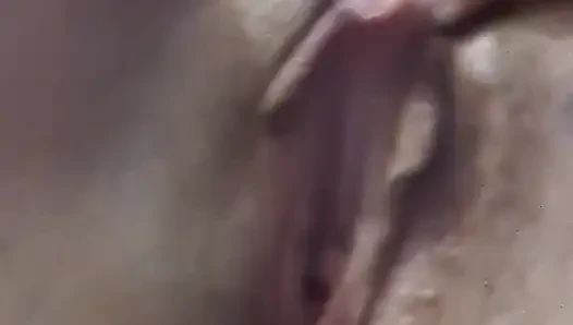 Amcık oynuyor