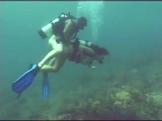 sexo bajo agua
