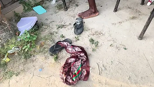 Spor salonunun içinde sert domaltarak