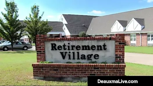 Doyumsuz milfs deuxma ve taylor ann zengin bir hastadan zevk alıyor!