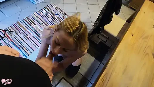 Pizza teslimatçısı beni masada azgınca seviyor!!