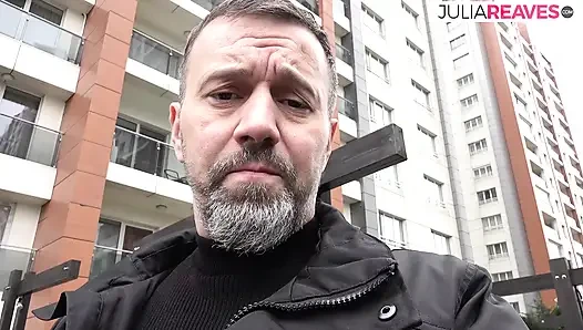 Seksi hatun sert bir sikiş için eğilmeden önce amcık yalamanın tadını çıkarıyor