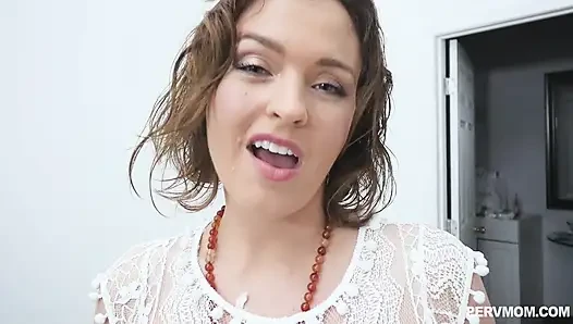 Azgın üvey anne Krissy Lynn üvey oğlunun tüm arzularını tatmin ediyor